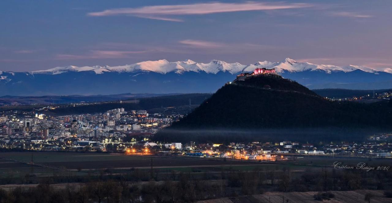 Luna Rosie Deva Buitenkant foto